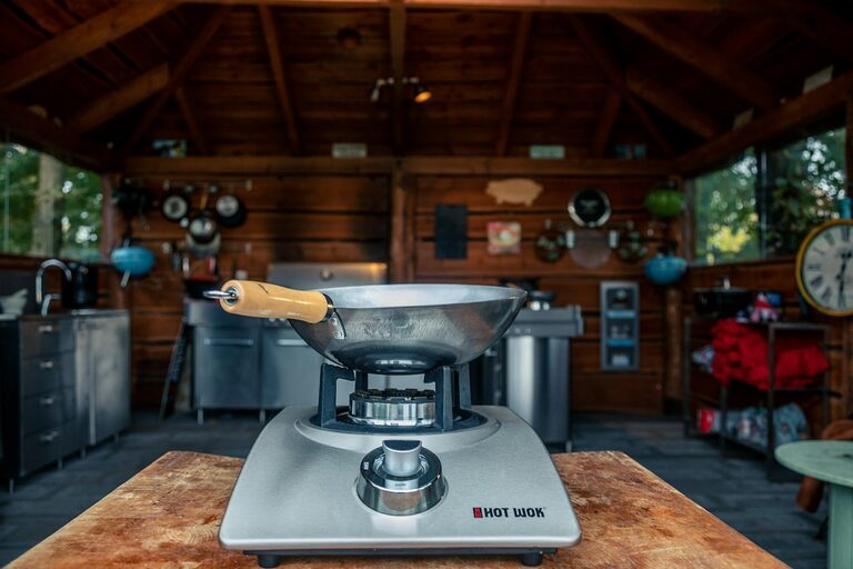 Beginner Guide to Using a Slow Cooker for Easy Meals